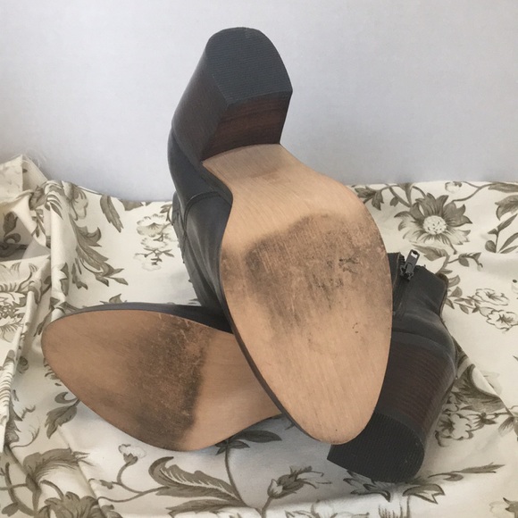 Ladies Gap (zip heeled) Leather Booties⭐️ - Picture 3 of 5